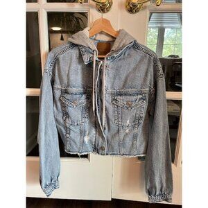 American Eagle Cropped Distressed Denim Jacket in Light Blue Size S